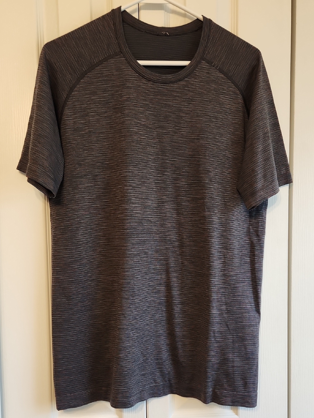 Men's Heathered Gray And Red Lululemon Time To Get Dirty T-Shirt Size M